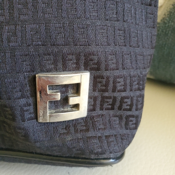 💥💥SOLD💥💥 FENDI SHOULDER BAG - Picture 2 of 8